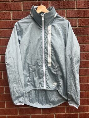 Nike Hooded Windbreaker Jacket Gray Lightweight Running Rain Women’s Small